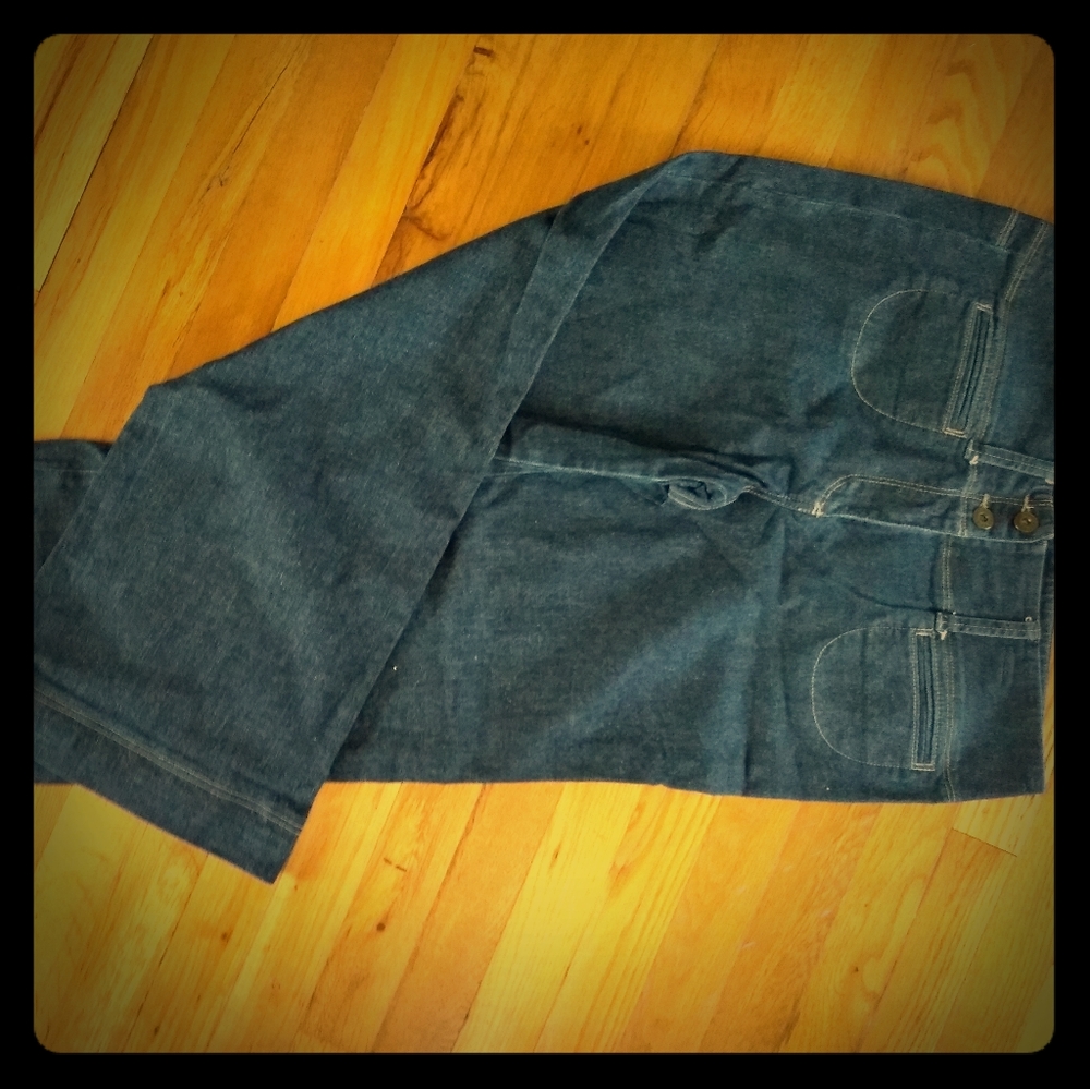 Wide-Leg Jeans